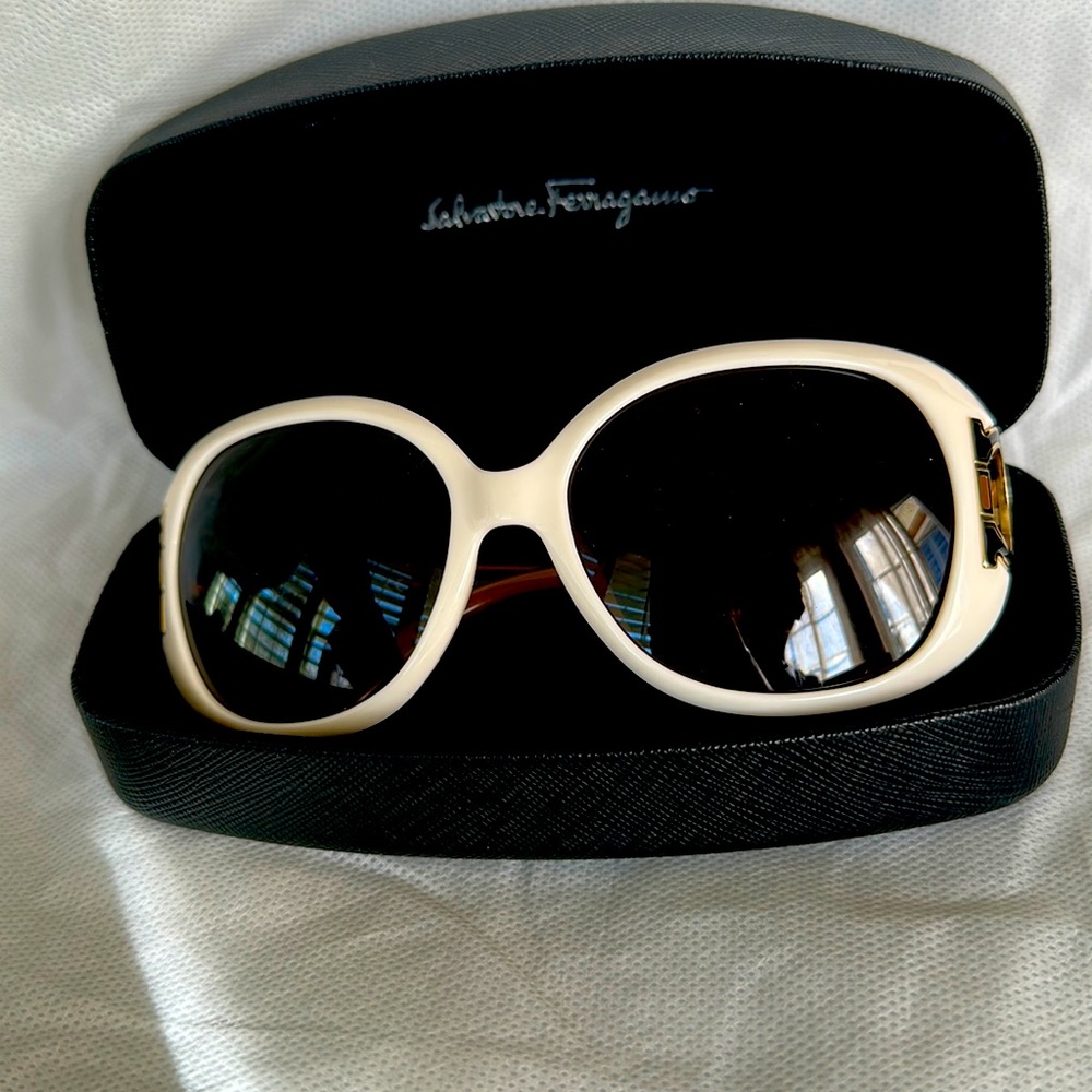 Salvatore feragammo sunglasses